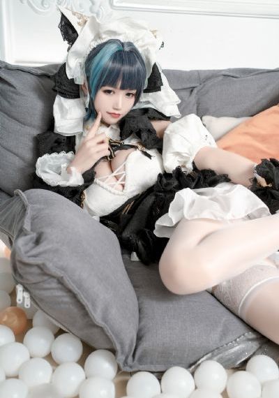 被迫沦为女同学的脚奴