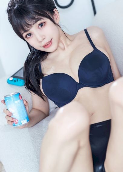 《不扣钮的女孩》