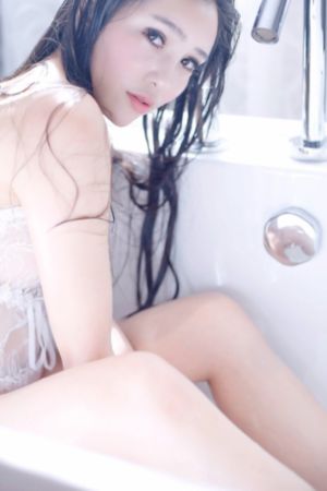 校花喂我乳我脱她胸罩免费视频